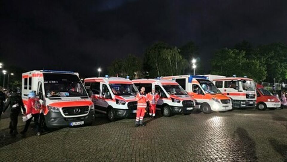 Rettungswagen bei Nacht