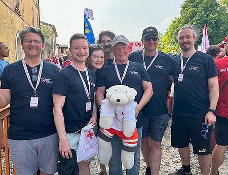 Gruppenfoto mit Teddy