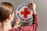 Symbolfoto DRK-Rundlogo Aufkleber