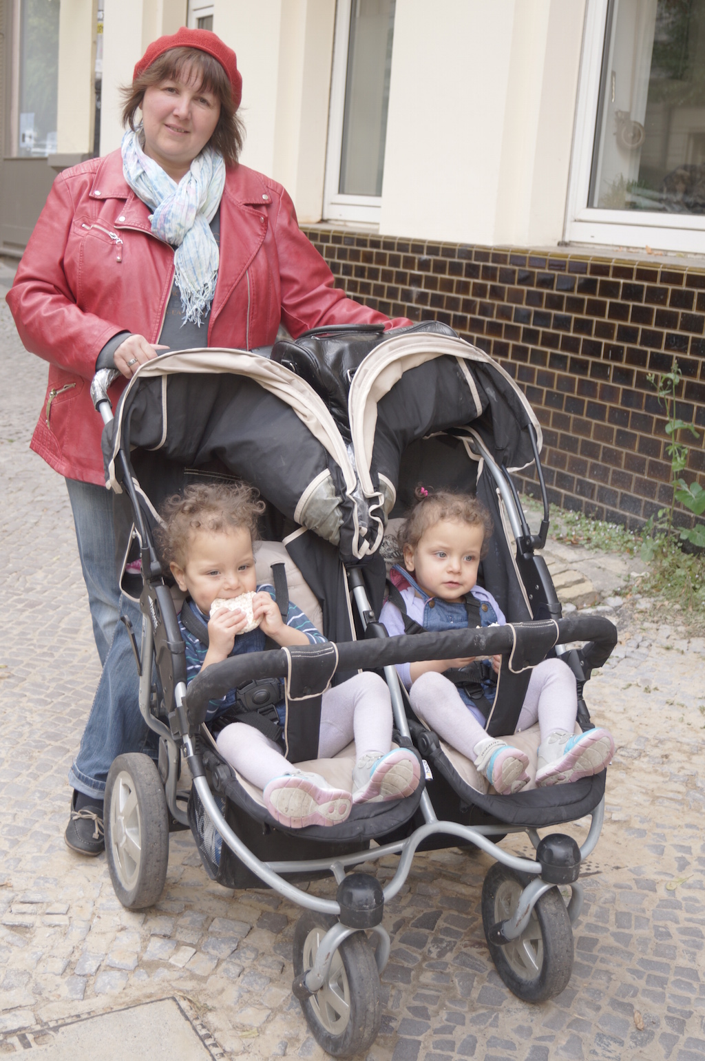 Gabriele Utz mit zwei ihrer drei Patenkinder.